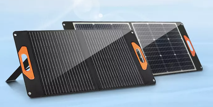 Vista de primer plano de un panel solar que refleja la luz solar